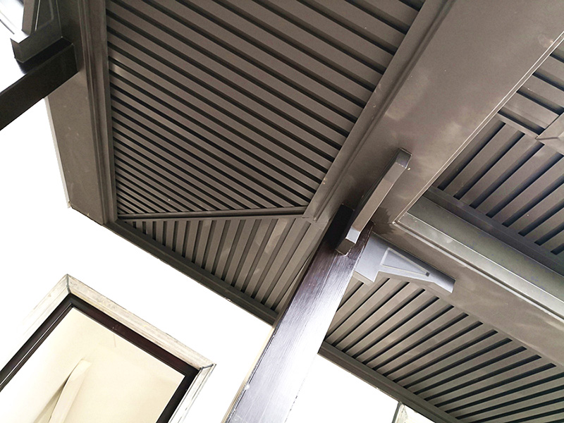天花板金属线条的安装方法